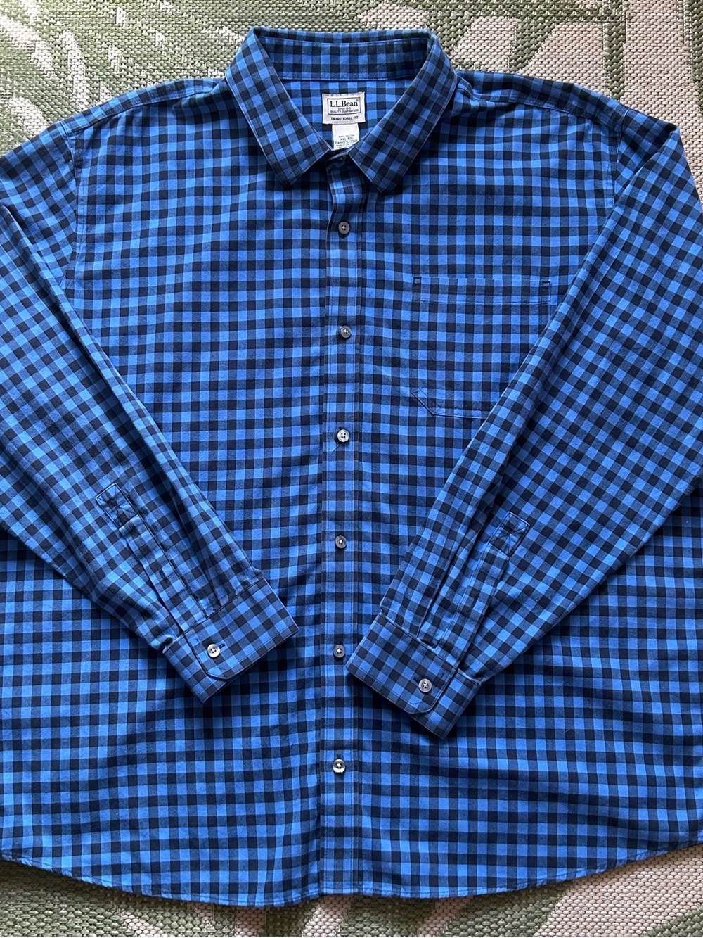 L.L. Bean Soft 100% Cotton Men's Blue and Black Plaid Button-Up Shirt size XXL